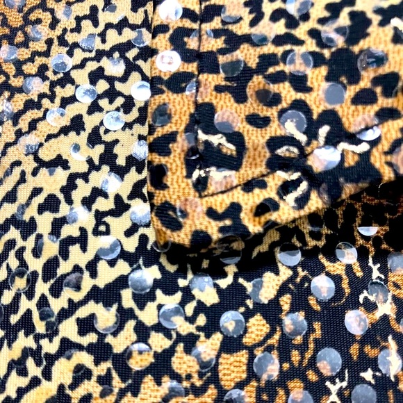 ⭐️2/$30⭐️ Snakeskin print, shiny sequinned blouse with zipper closure, size XL - Picture 5 of 6